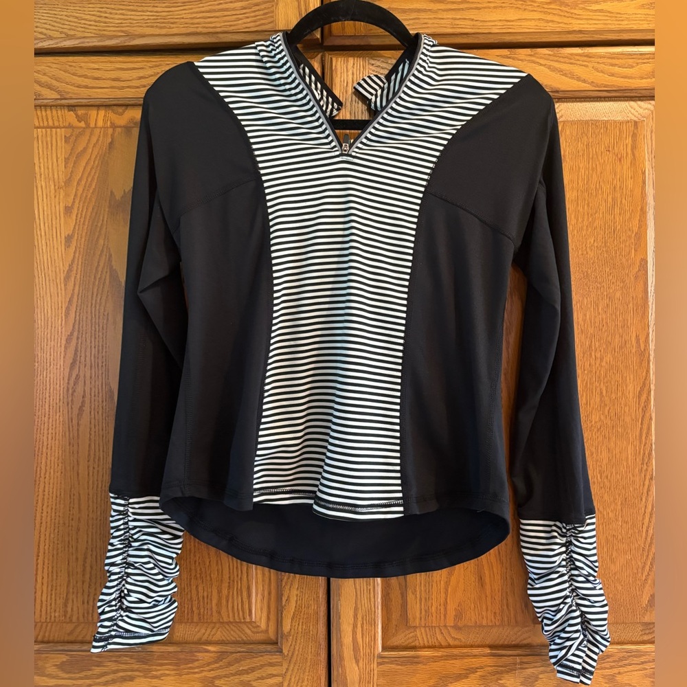 Stylish Black and White Striped Women's Workout Long Sleeve Shirt